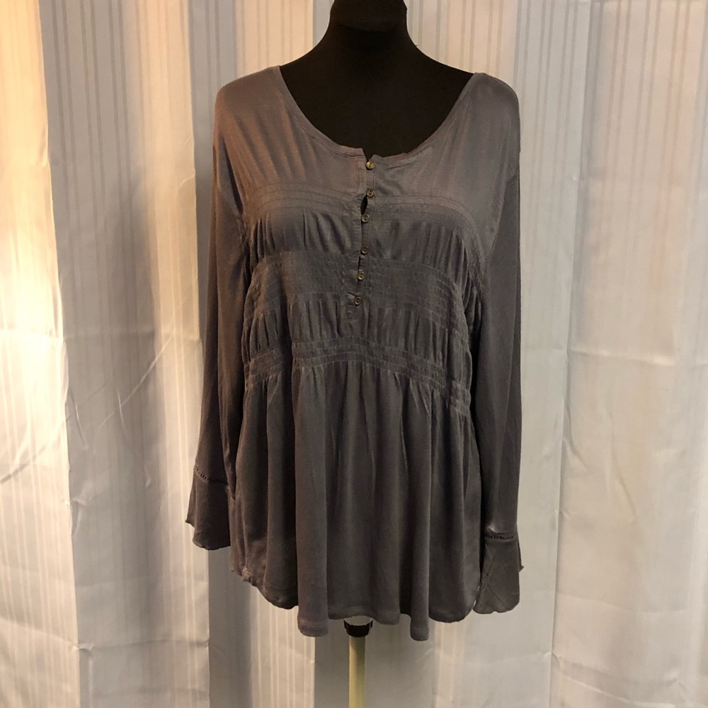Gray knit top